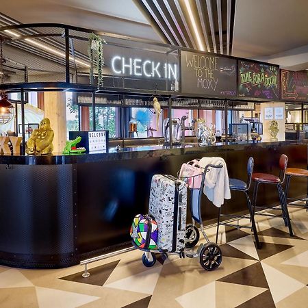 Отель Moxy Luxembourg Airport Niederanven Экстерьер фото