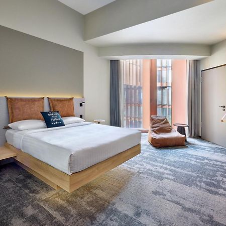Отель Moxy Luxembourg Airport Niederanven Экстерьер фото
