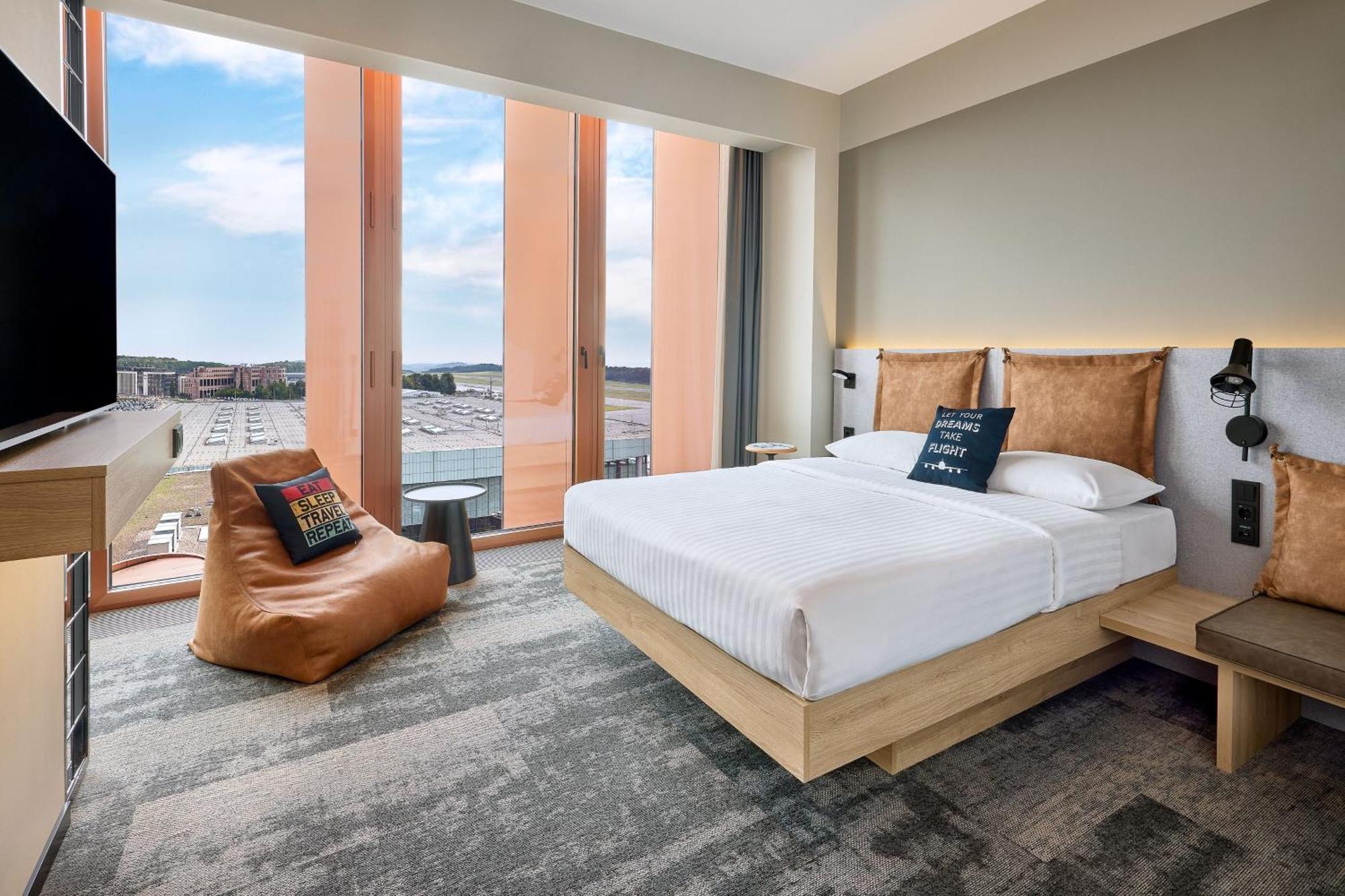 Отель Moxy Luxembourg Airport Niederanven Экстерьер фото