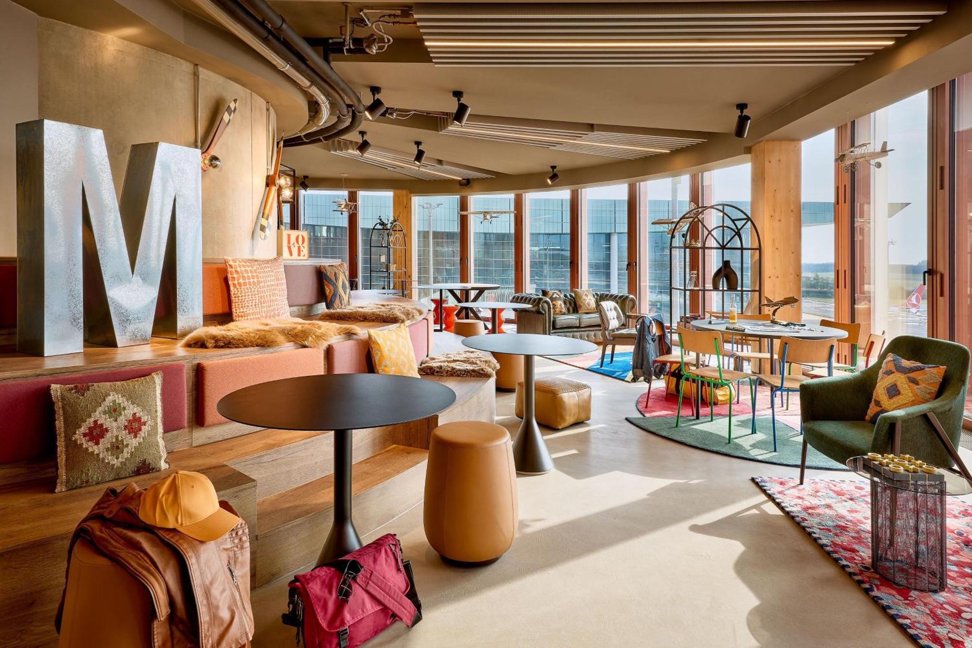 Отель Moxy Luxembourg Airport Niederanven Экстерьер фото