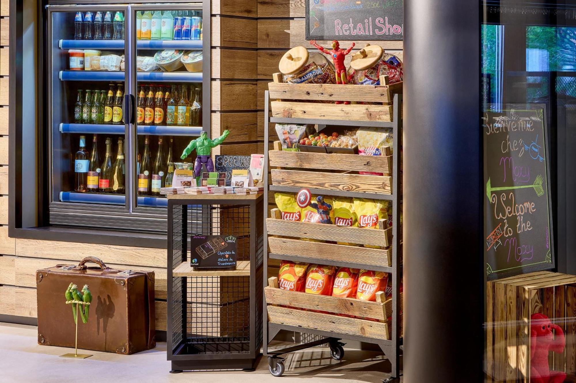 Отель Moxy Luxembourg Airport Niederanven Экстерьер фото